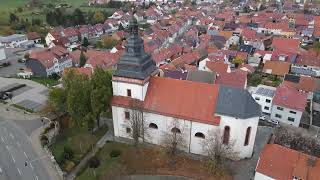 Drohnenrundflug über die Kirche Sankt Vitus