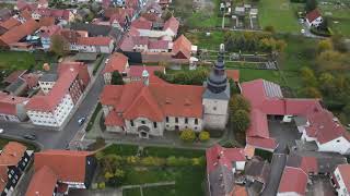 Drohnenrundflug über die Kirche Sankt Martin